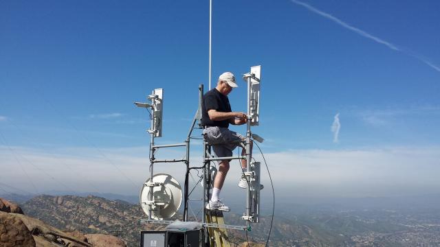 Installation of 3 GHz node on Chatsworth Peak